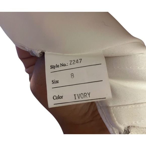 Jacquelin Exclusive Ivory Lace Gown with Silver/Crystal detail - Picture 14 of 14